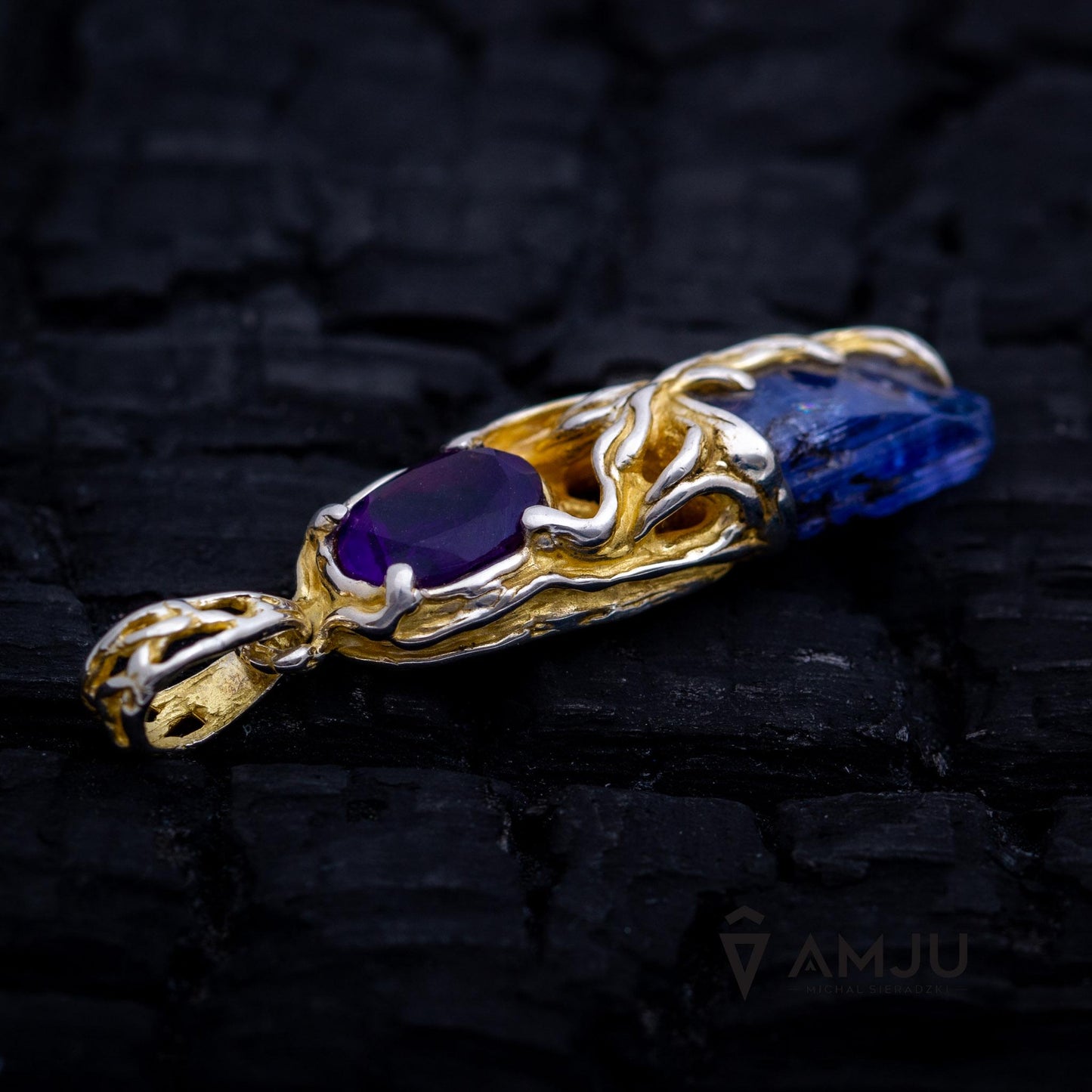 Raw Tanzanite crystal with Amethyste