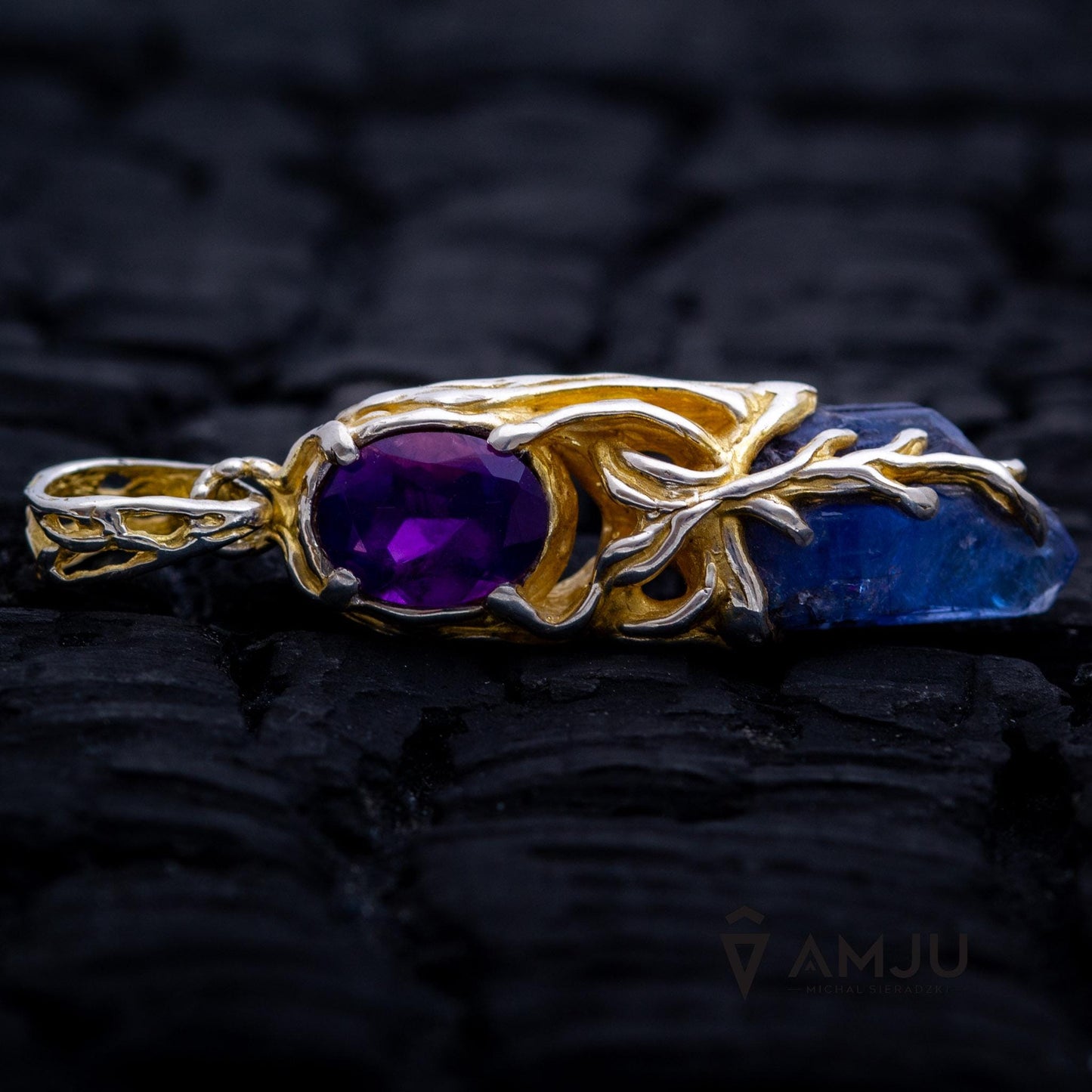 Raw Tanzanite crystal with Amethyste